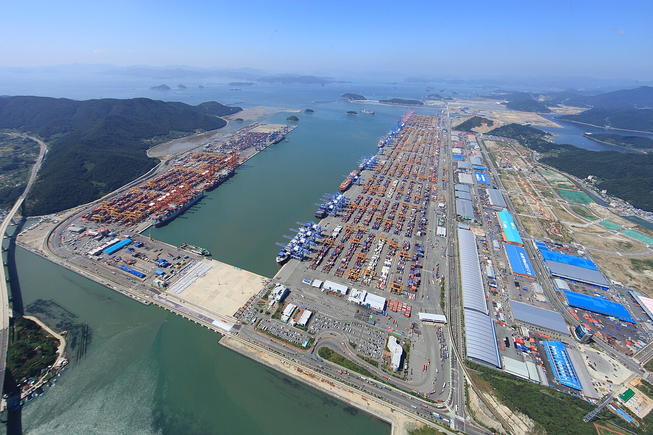HMM Busan headquarters relocation and port terminal
