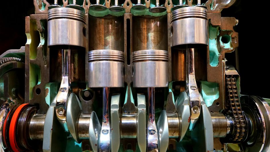 Cutaway engine model showing pistons and crankshaft