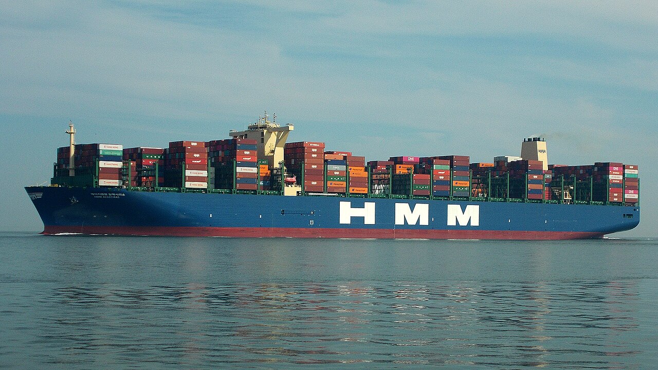 HMM stock analysis container vessel