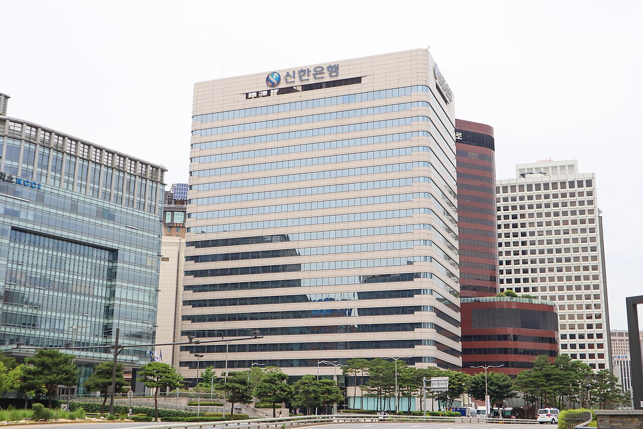 Shinhan stock watch — Shinhan Financial Group headquarters in Seoul