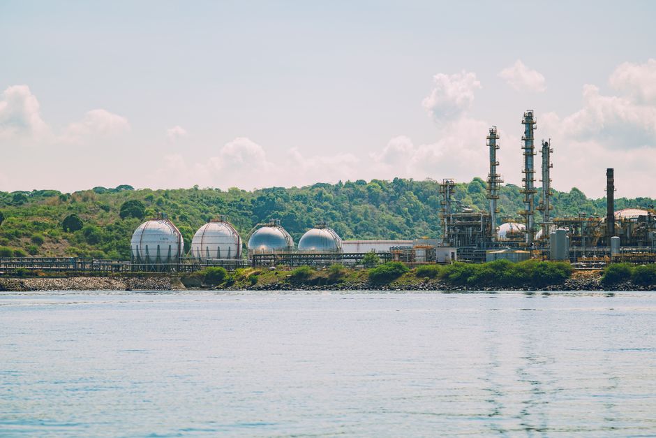 Chunbo stock trading journal reference image of chemical process piping