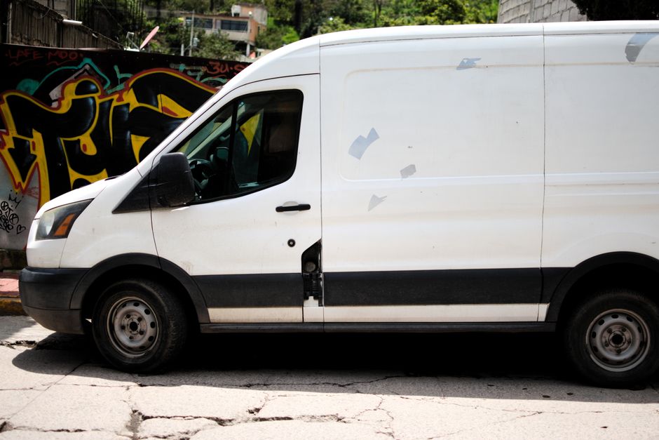 Delivery van illustrating the CJ Logistics stock parcel segment