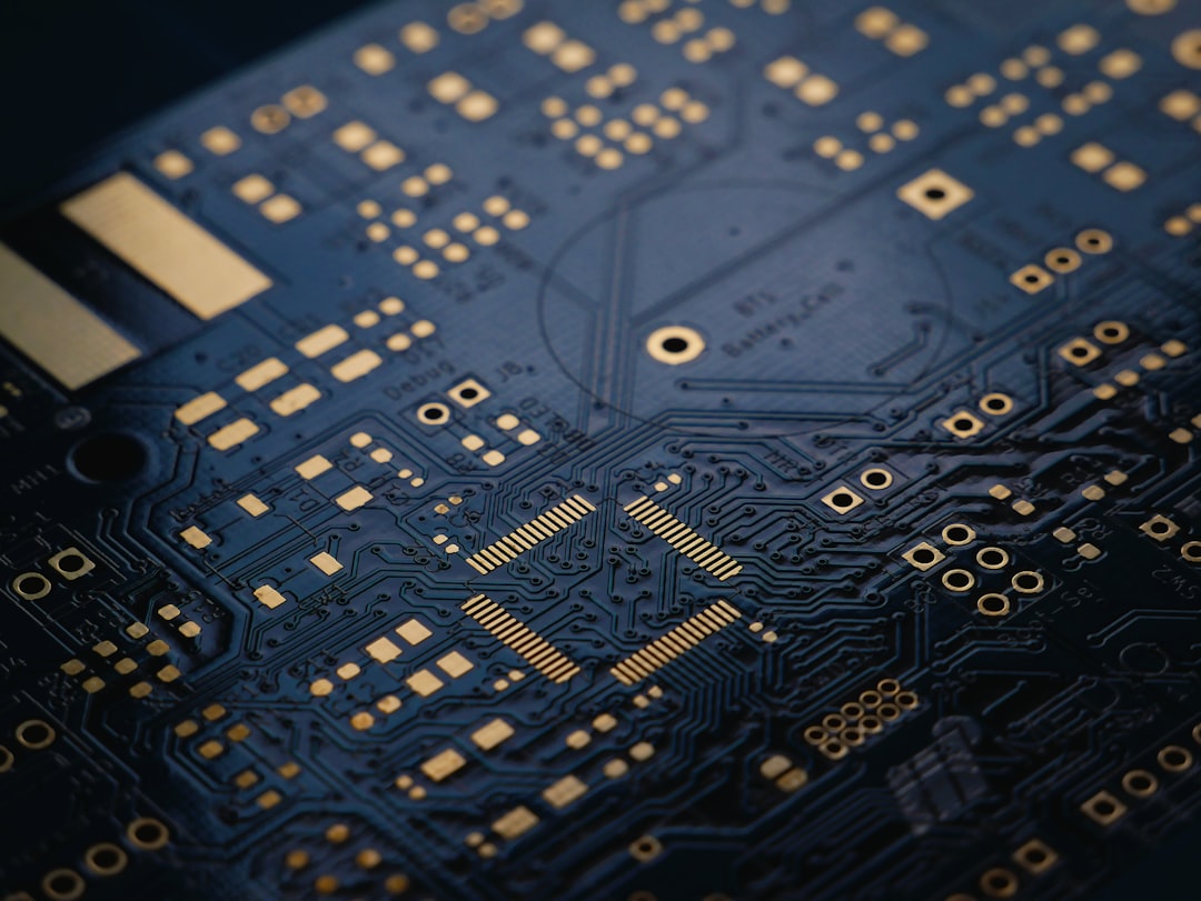 A printed circuit board that uses copper-clad laminate (CCL), the product category of Doosan's electronic-materials business (Electronics BG).
