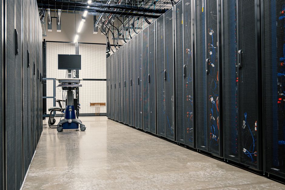 Rows of data-center server racks — the load driving demand for SOFC and fuel-cell power (stock image)