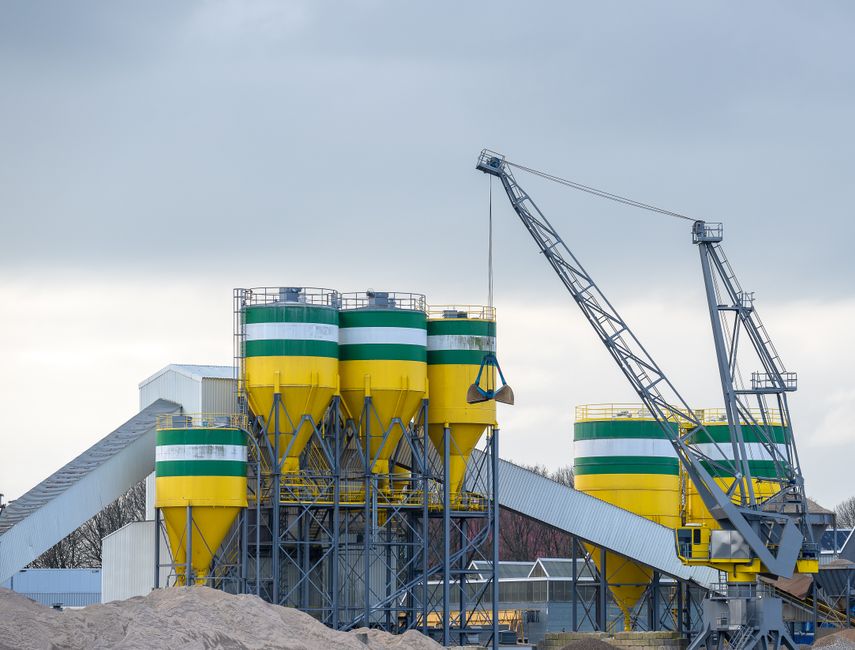 cement silo terminal with a loading crane