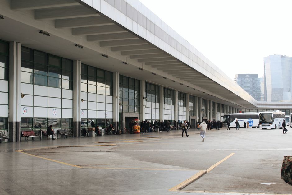 Cheonil Express stock and the kind of big-city bus terminal behind its valuation