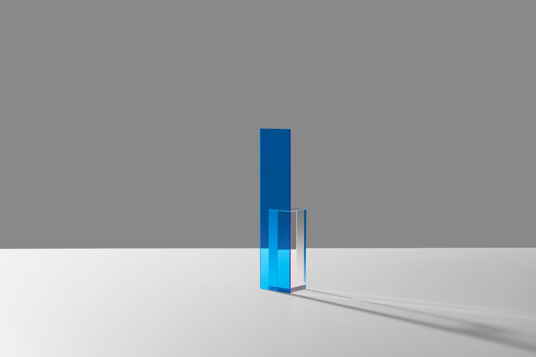 Two translucent blocks of different height standing for a proportional split