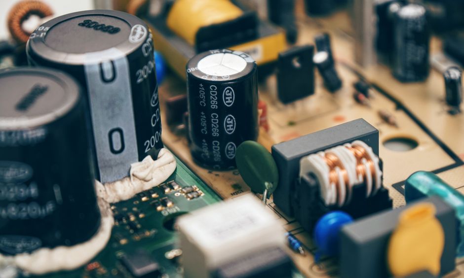 Samwha Electric Q2 results entry, rows of cylindrical capacitors