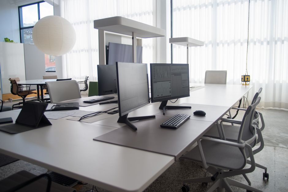 Open plan office floor with several monitors, accompanying a Shift Up stock cash flow analysis