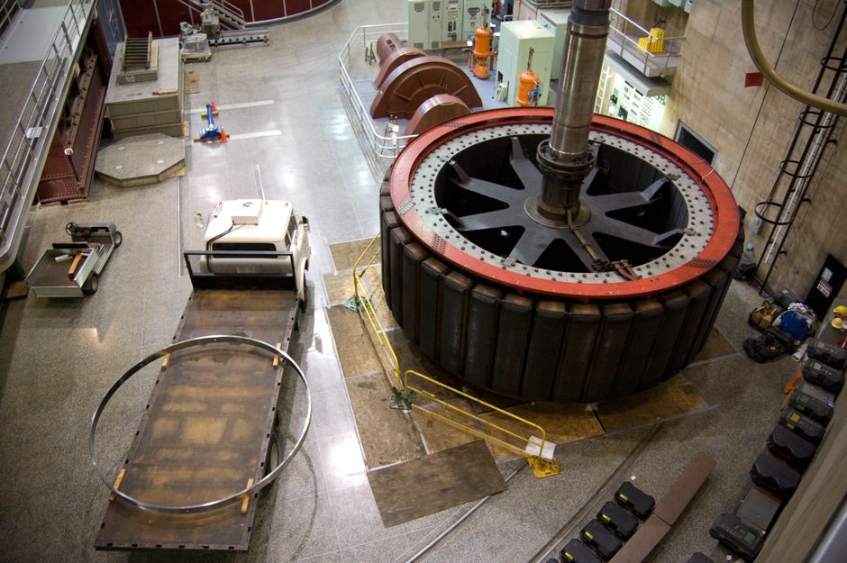 A power plant generator hall mid-overhaul, of the kind serviced by the maintenance work behind Soosan Industries stock