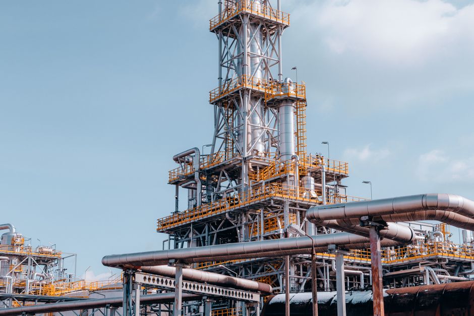 Refinery piping of the kind TK Corporation supplies fittings into