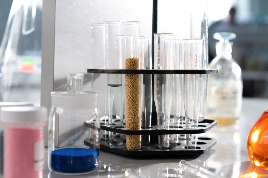 Fine powders and granules in laboratory glassware